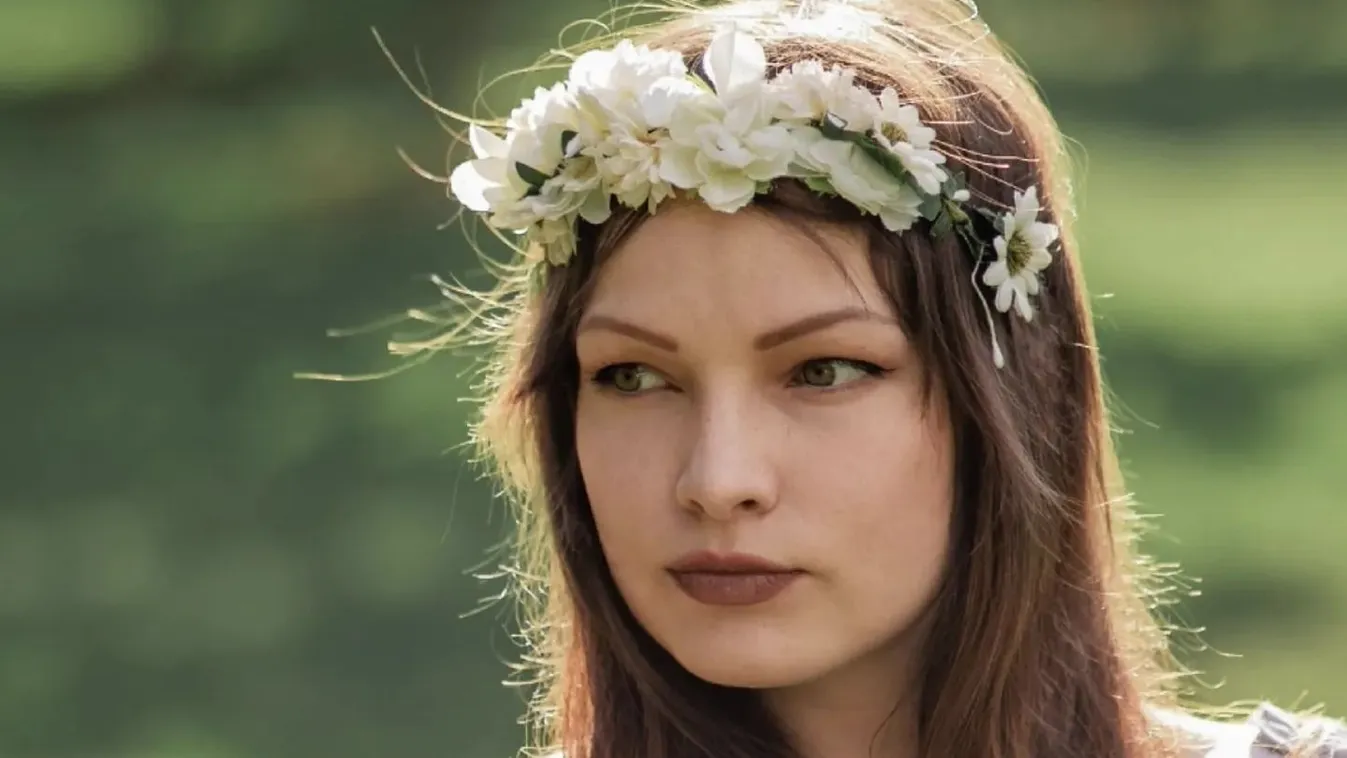 Rengetegen követik TikTok-on a magyar Tündelányt