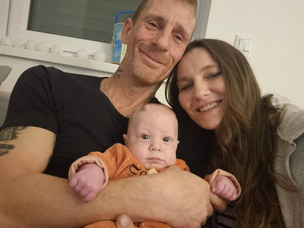 Kása András párja és unokája