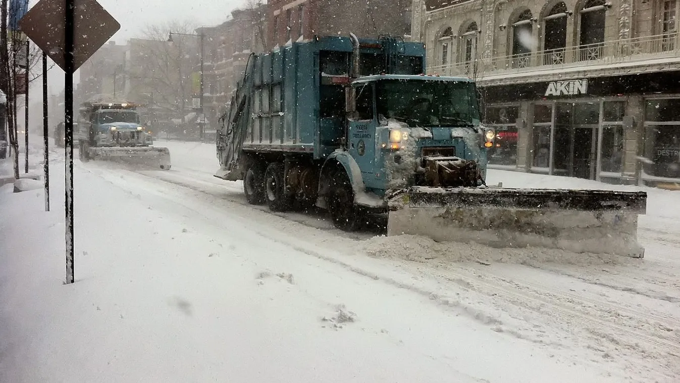 Megérkezett a havazás, máris nagy káoszt okozott