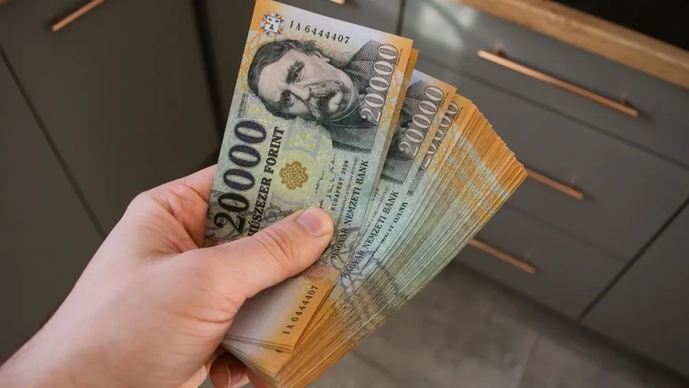 Stack,Of,Hungarian,Banknotes,Money,(forints).,Europe,Hungary