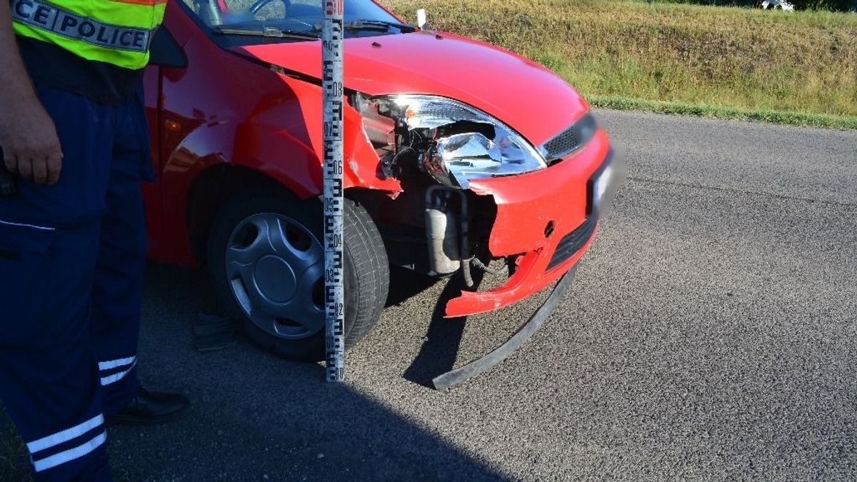 Torokszorító képeken a baleset: fékezés nélkül gázolt az autós