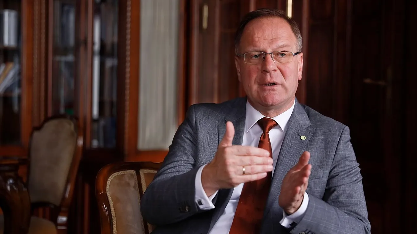 „A bizottság döntése korlátozza a tudományos élet szabadságát”