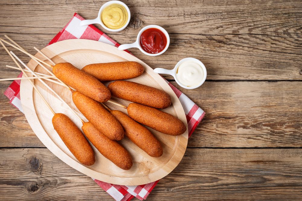 Traditional,American,Street,Food,Corn,Dogs,With,Mustard,And,Ketchup