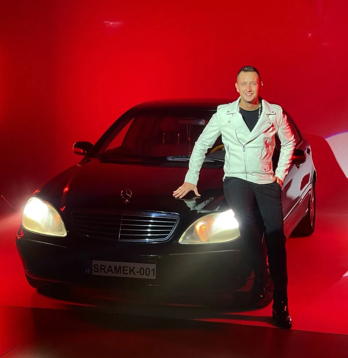 Peter Srámek és a Sramek-001 rendszámú Mercedes