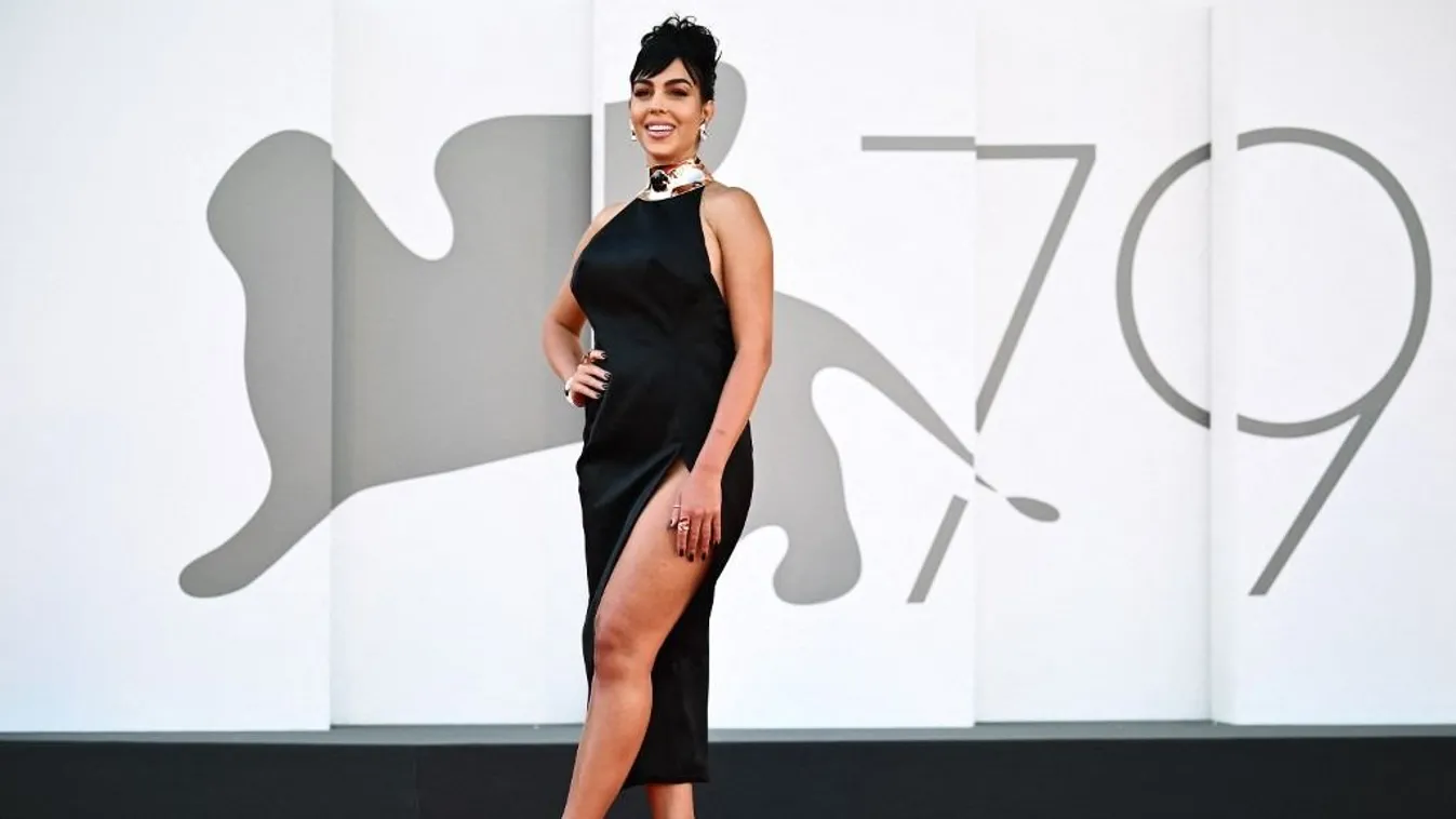 Ronaldo szerelme nem bír magával: melleit mutogatja