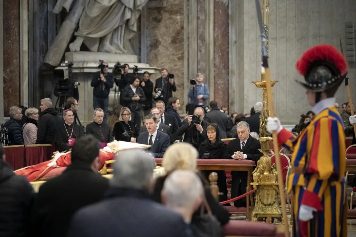 LÉVAI Anikó; ORBÁN Viktor; HABSBURG-LOTHARINGIAI, Eduard Karl; XVI. BENEDEK