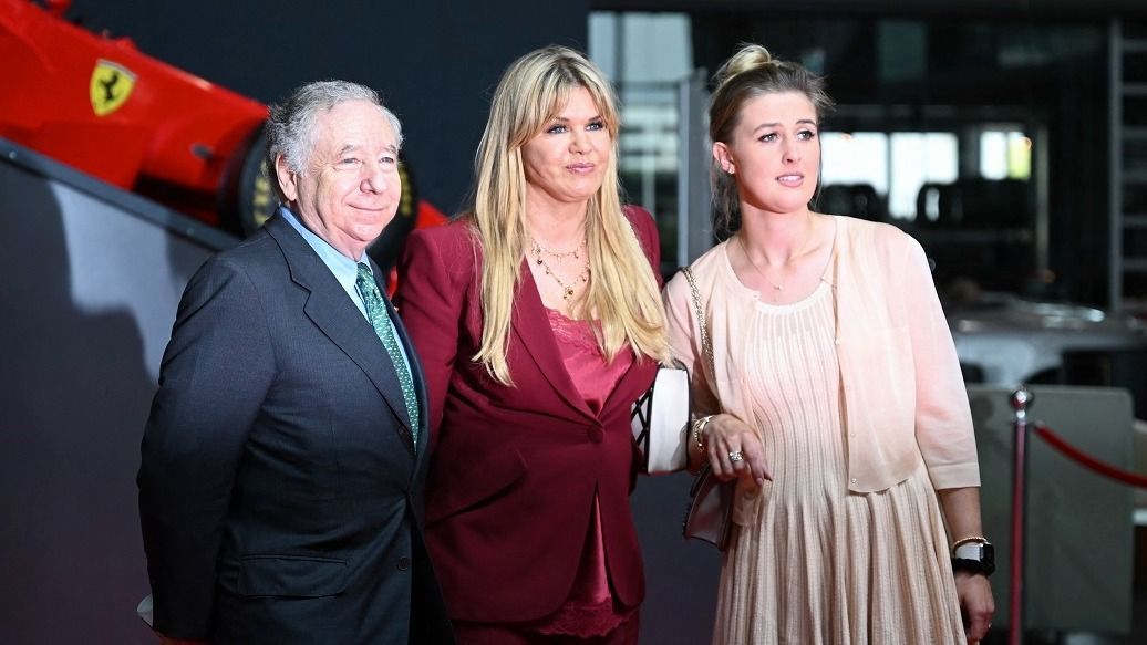 Gina Schumacher (jobbra) mellett Corinna asszony és a családi jóbarát, Jean Todt korábbi Ferrari-vezető