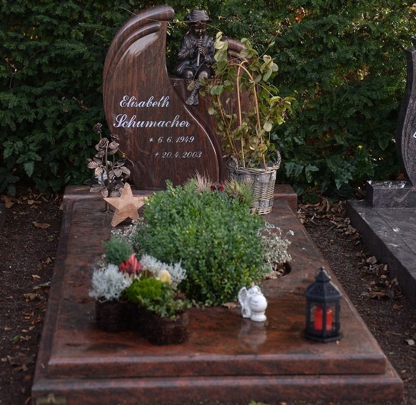 Schumacherék anyukájának sírja is oda lesz a temetőben