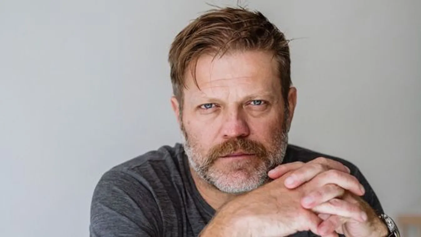 Saját lakásán kapta rajta kedvesét szeretőjével Szabó Győző