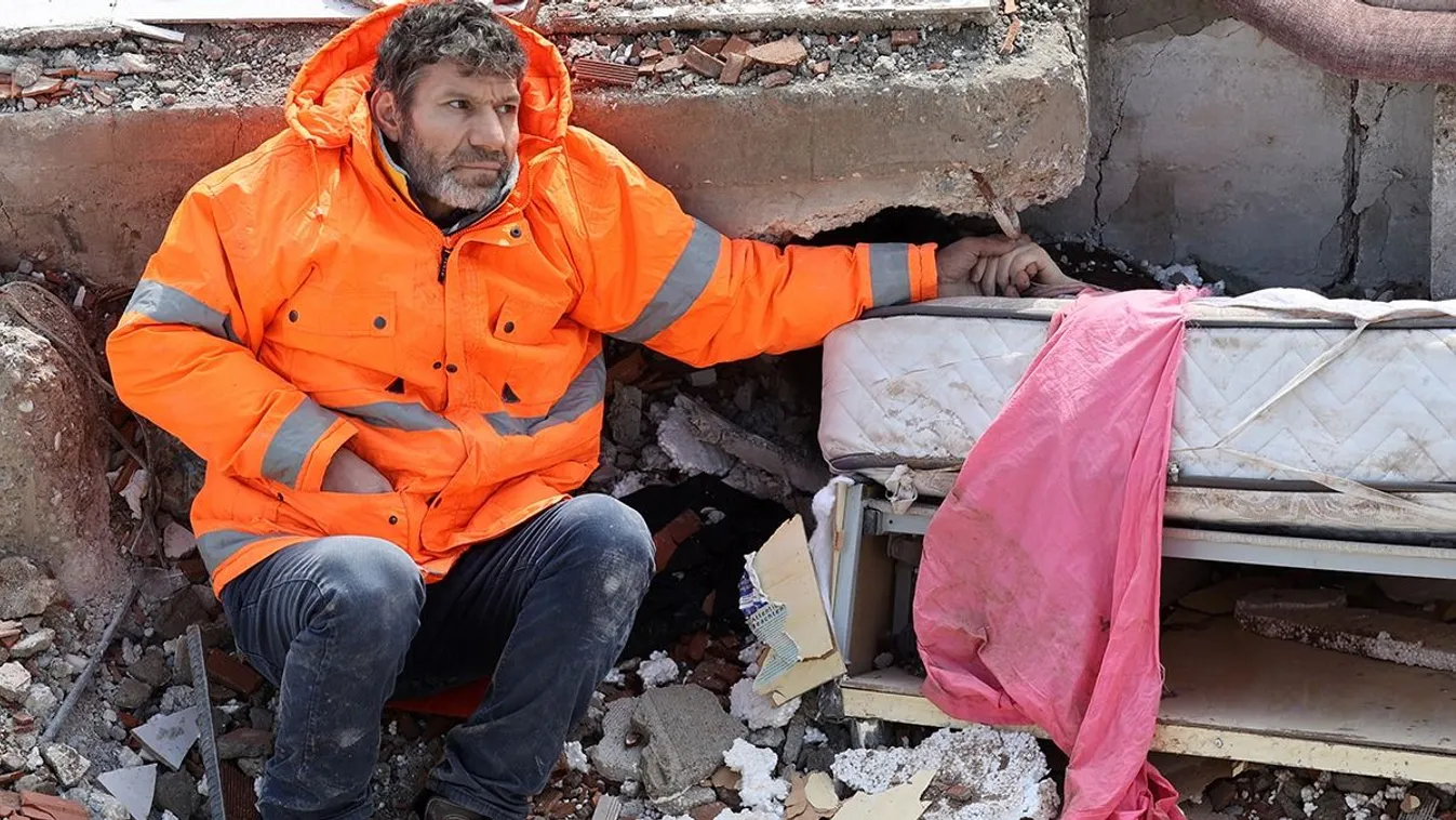 Megtalálták a földrengés ikonikus képének főszereplőjét