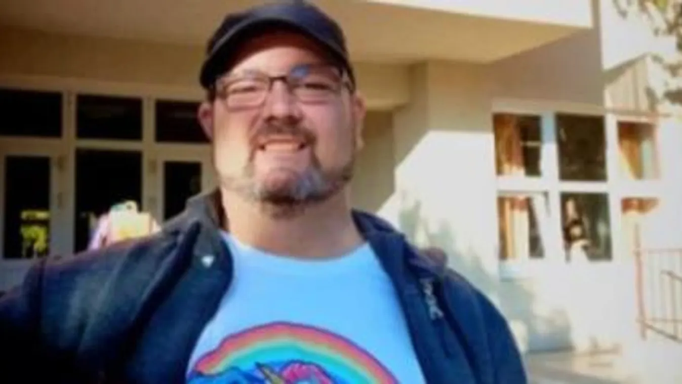 Ezzel dicsekszik a fiú diákjával szexelő férfi tanár