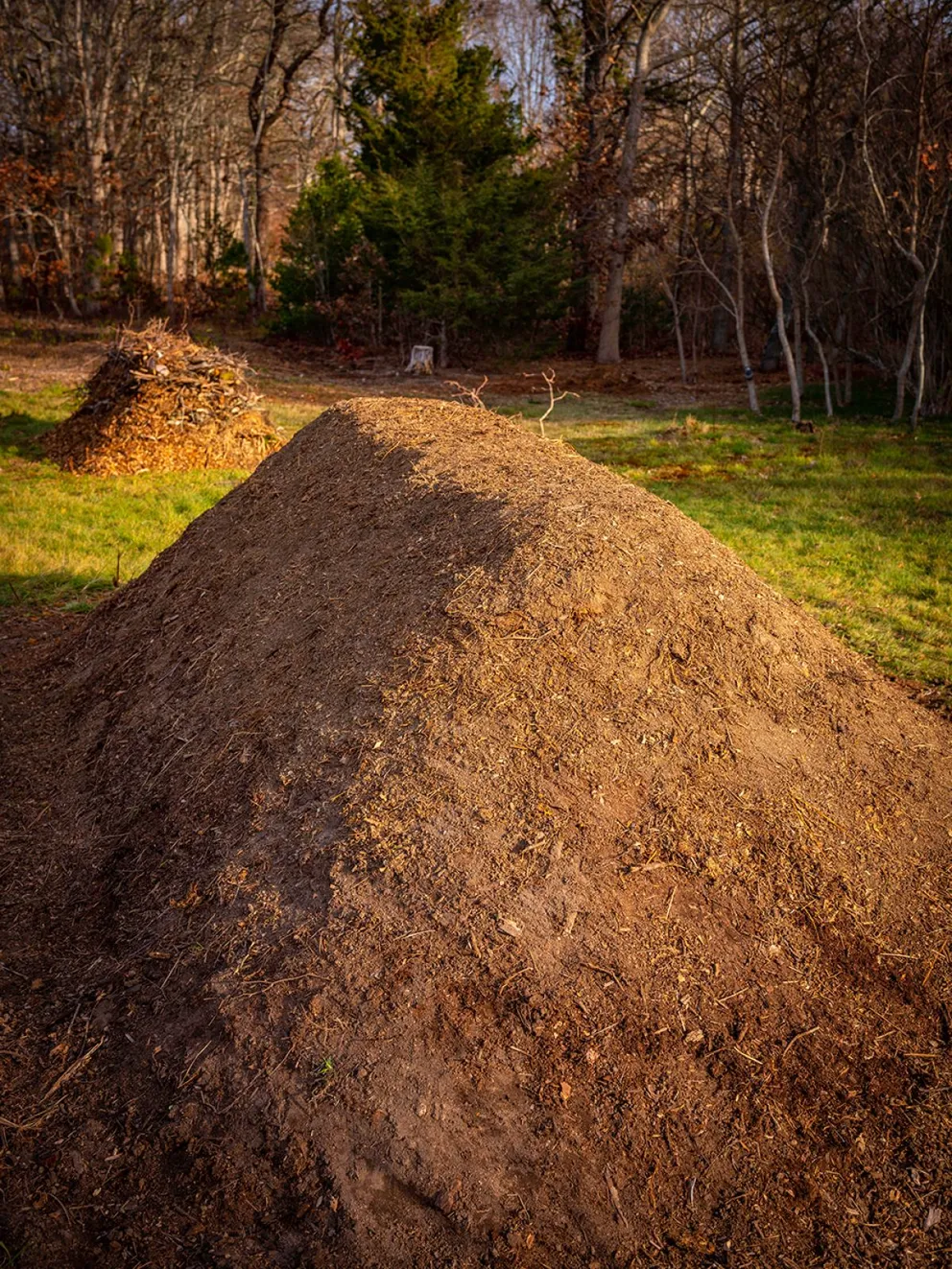 HăĽgelkultur,Gardening,Bed,Completed,With,Topsoils,On,Top