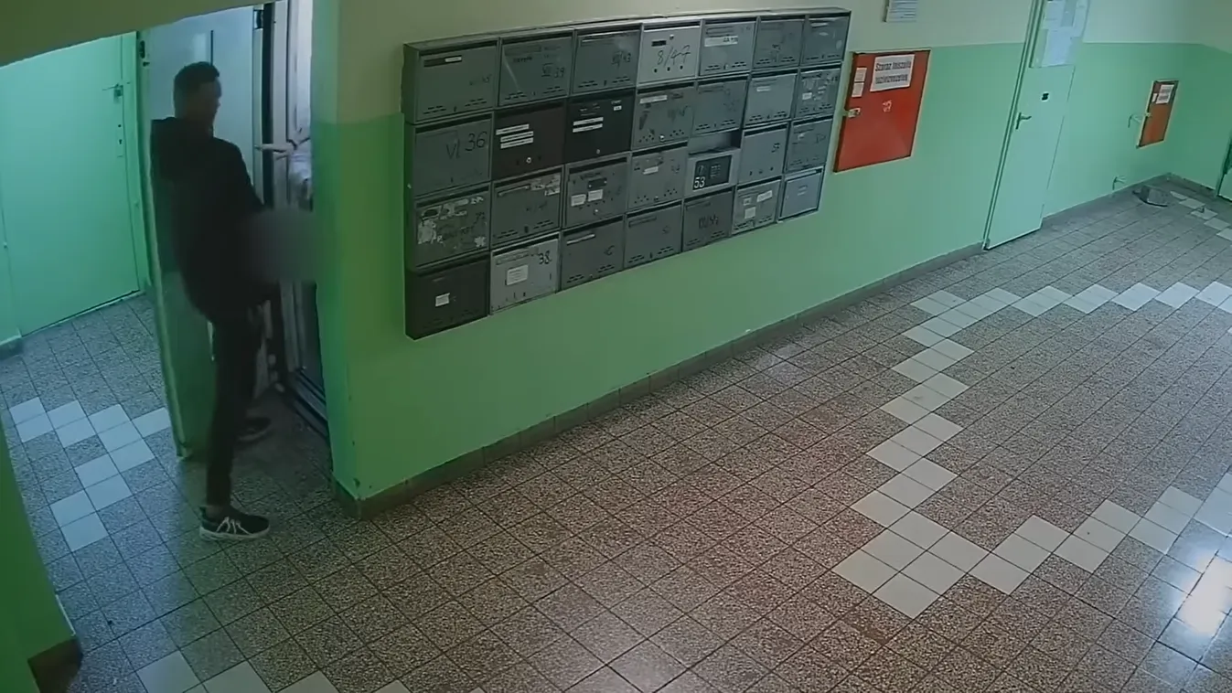 Négy lány előtt vette elő a péniszét a kőbányai szatír