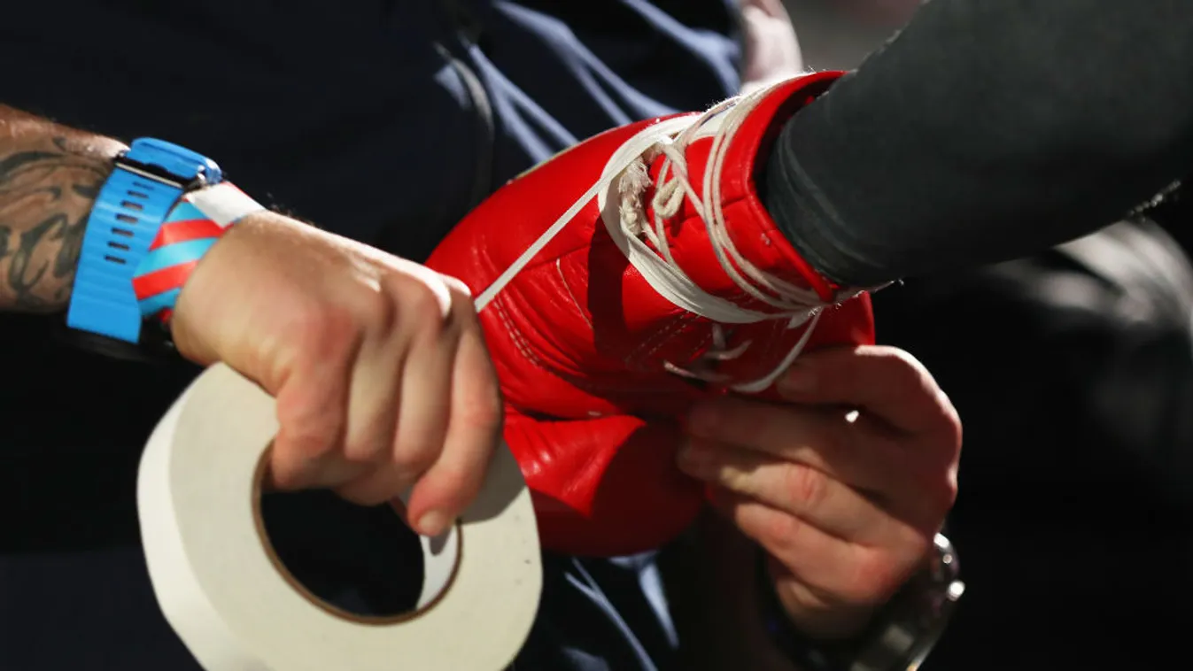 Jótékony céllal osztja a pofont