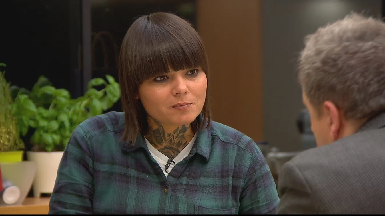 Micsoda lábak: Elképesztően szexi ez a fotó Oláh Ibolyáról