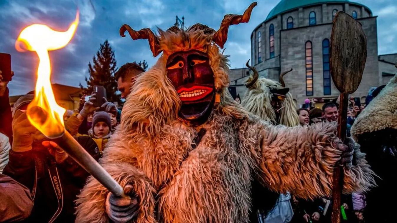 Több mint 2000 maskarás vesz részt az idei busójáráson