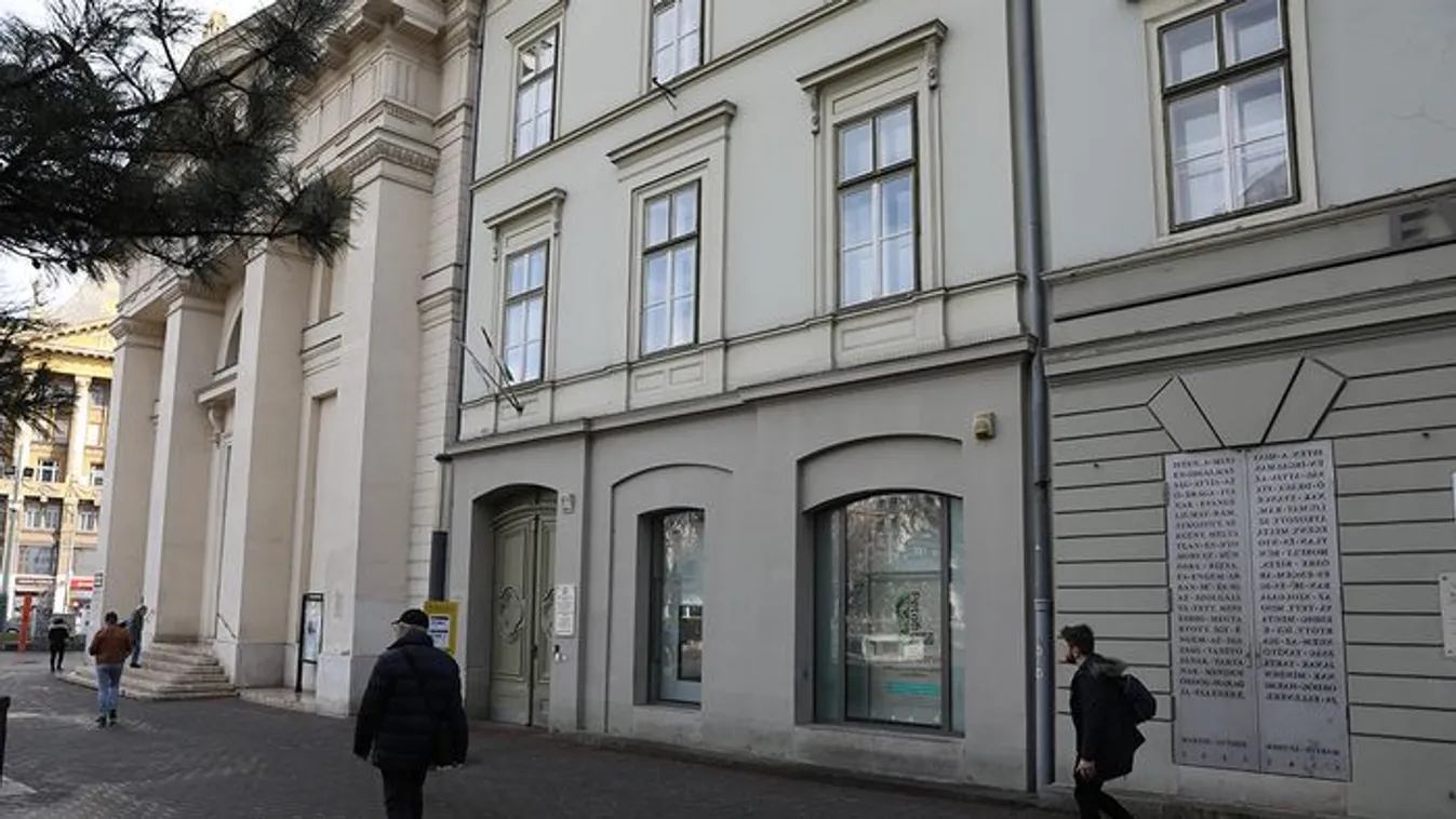 Megszólalt a Deák téren megkéselt 18 fiú édesanyja