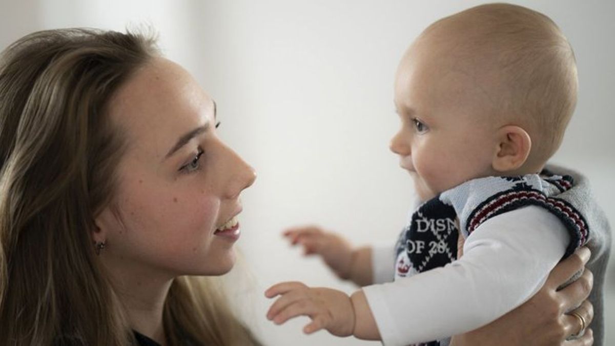 Szétszakította a háború a fiatal családot, az apuka még sosem tarthatta karjaiban kisfiát