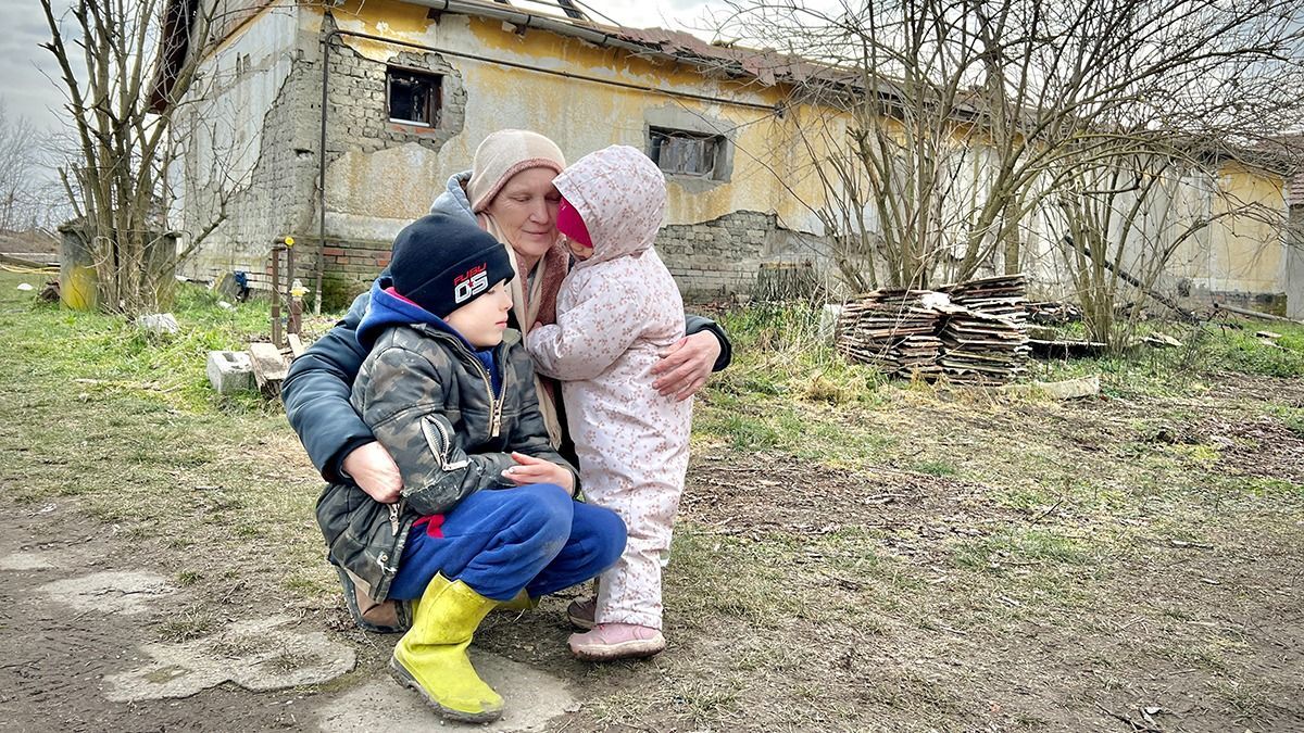 Konténerházra gyűjtenek Terikének, aki a kemoterápiás kezelése alatt vesztette el otthonát