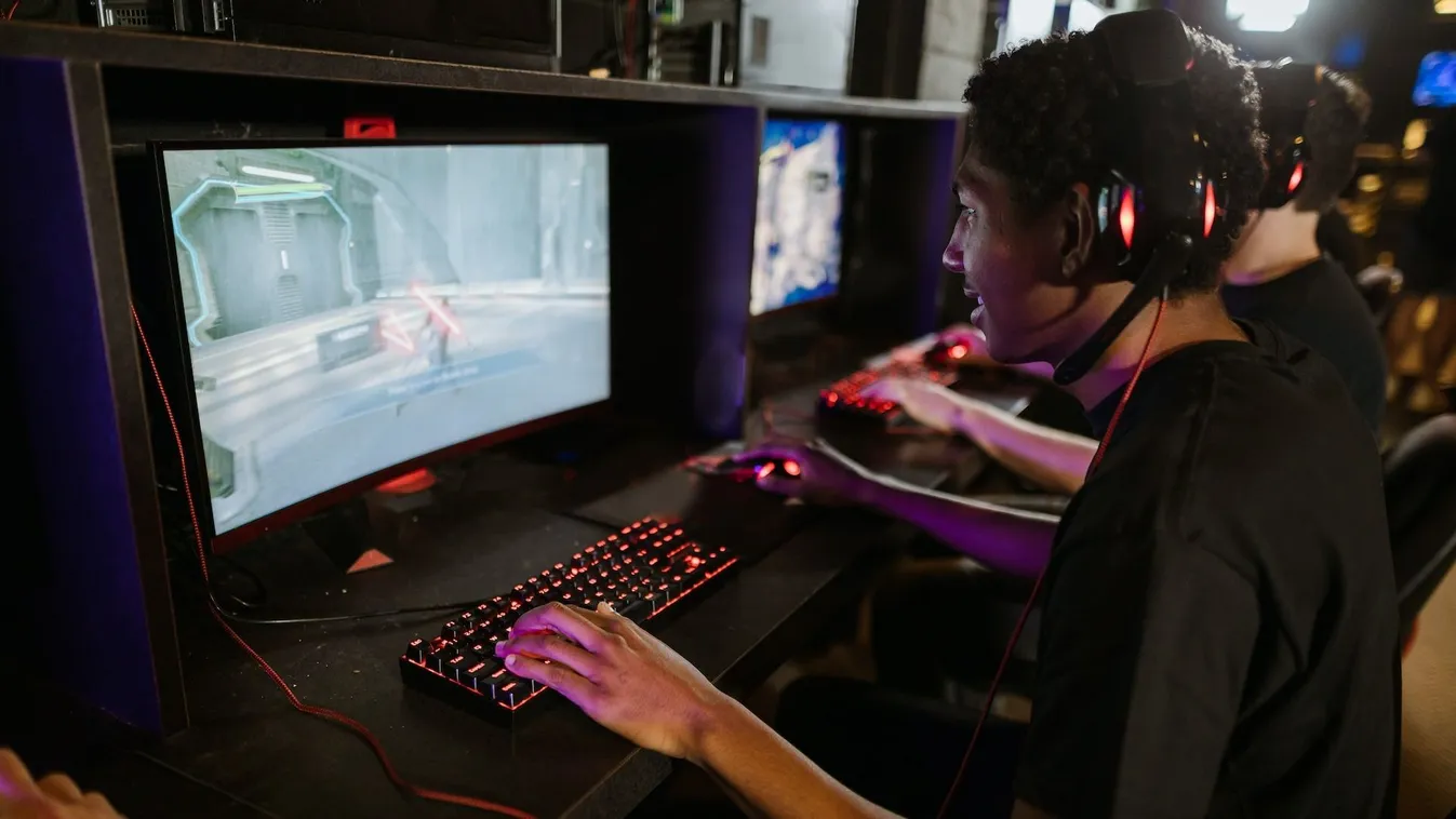 Kiakadtak a nézők: élő adásban gázolt az influenszer – Videó