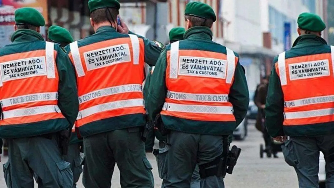 Szamurájkardokat foglaltak le a magyar vámosok - Videó