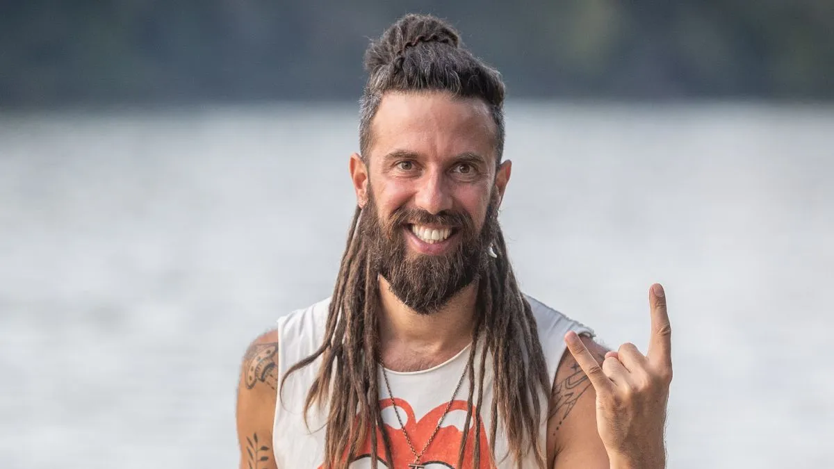 20220903 Tiszacsege, Zeneexpressz Fásy Ádám vezetésével a Harcsapaprikás Fesztiválon. Fotó: Bánkúti Sándor (BS)Ripost képen: Varga Viktor énekes 