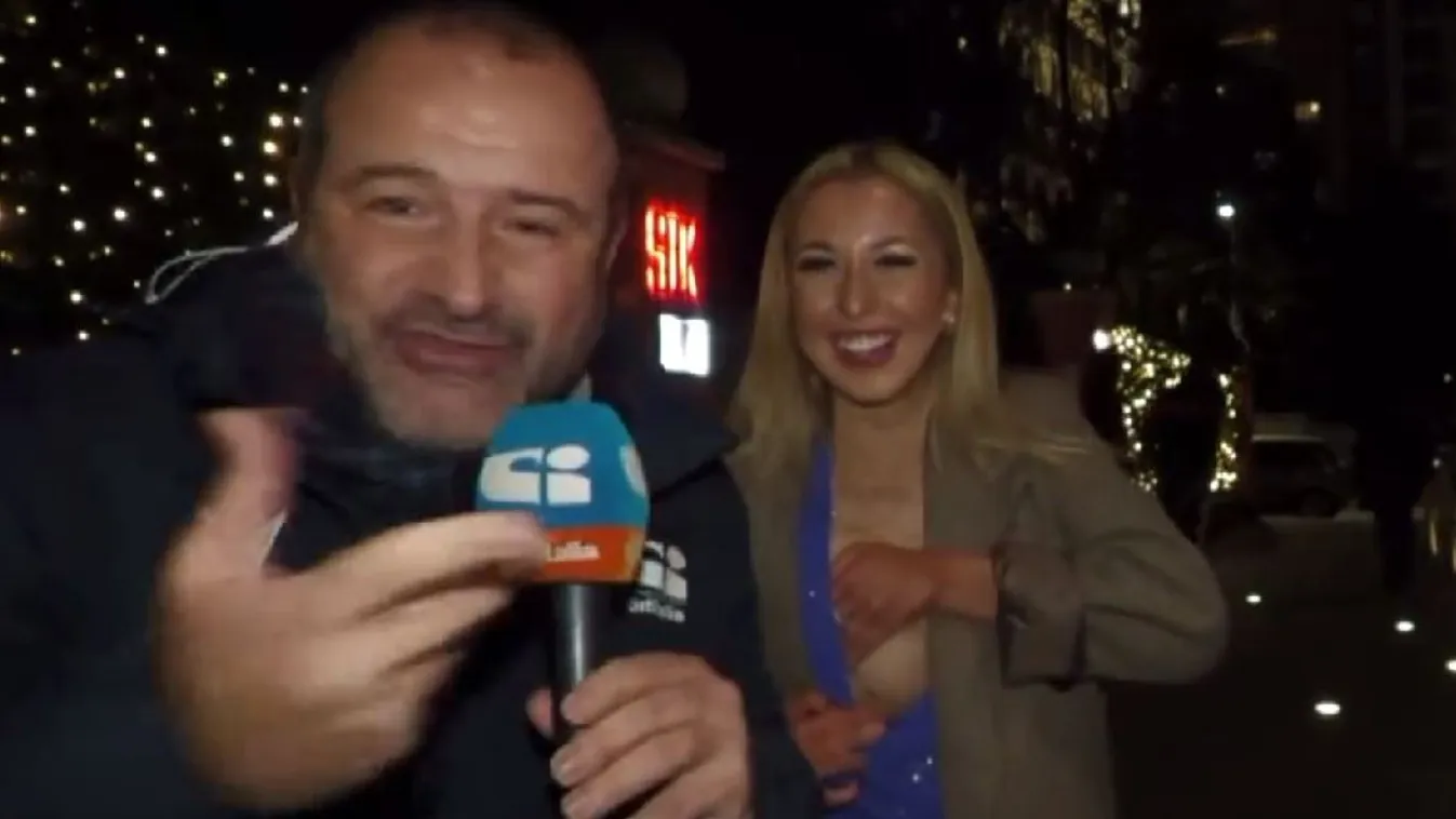 Élő tévéadásban vette elő a mellét a szurkolólány - Videó