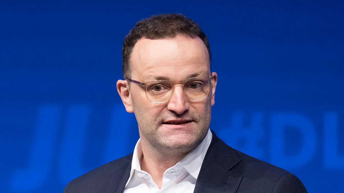 Ürülékes csomagot kapott a volt egészségügyi miniszter