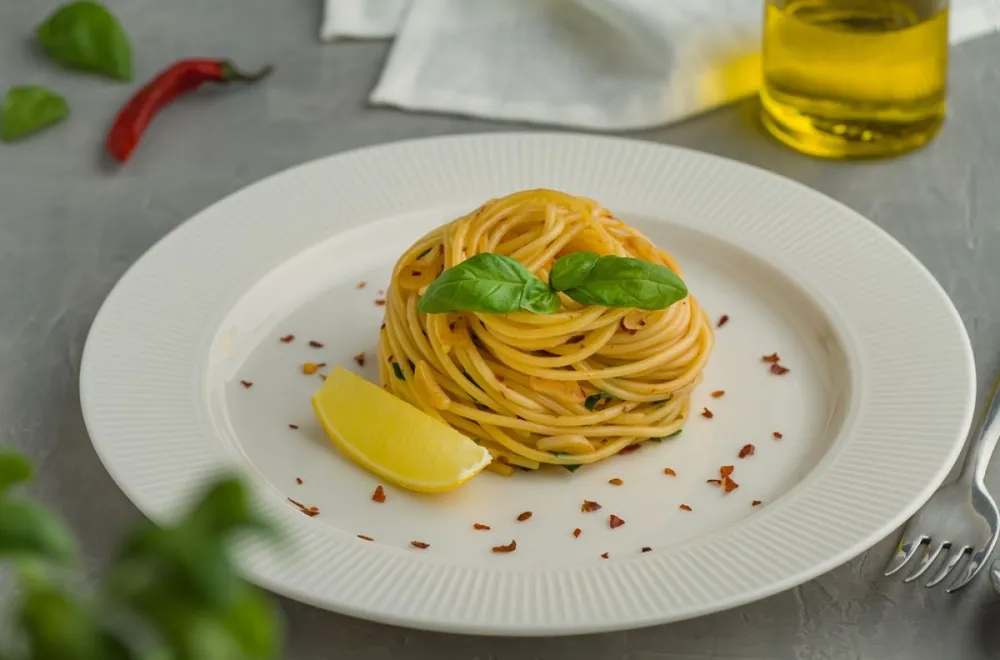Spaghetti,Aglio,E,Olio,Spaghetti,Aglio,Olio,E,Peperoncino,White
