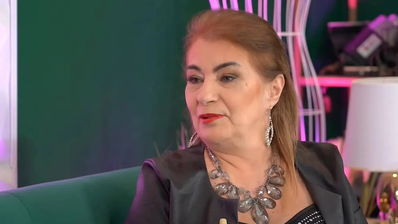 Kiszel Tünde meztelen mellekkel üzent a szerelmeseknek