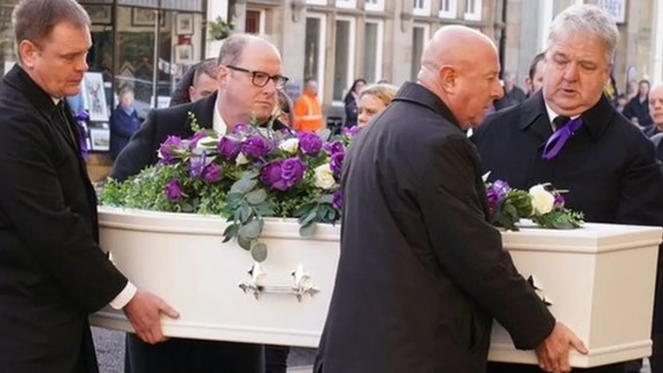 Így vettek végső búcsút a halálra késelt 15 éves lánytól