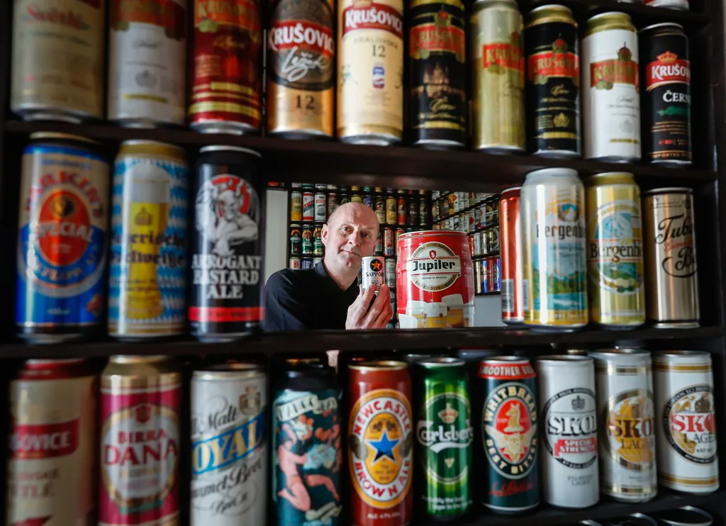 20230202 Körmend
Sávoly Zoltánnak 2100 sörös doboza van a negyedik emeleti lakásában

Fotó: Szendi Péter  SZP  Vas Népe  VN 

A képen: Sávoly Zoltán