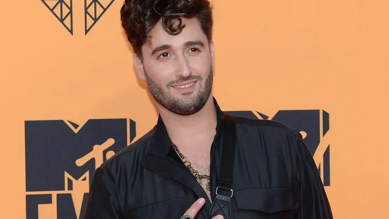 Király Viktor a neten csajozik?