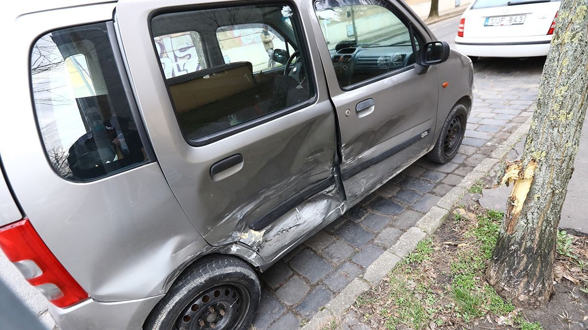 Vásárolni indult az idős férfi, mikor Gyurcsány fia belehajtott a kocsijába - helyszíni fotók