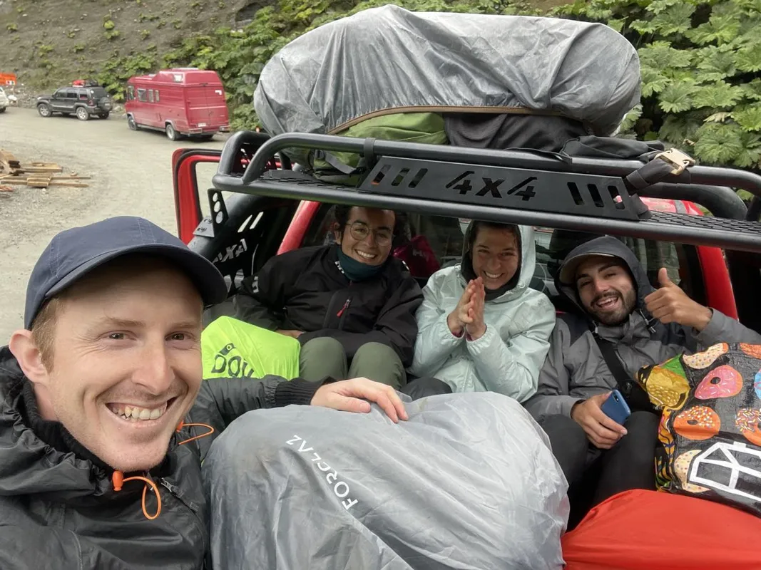 Tobi és Andi csoportosan stoppol Chilében