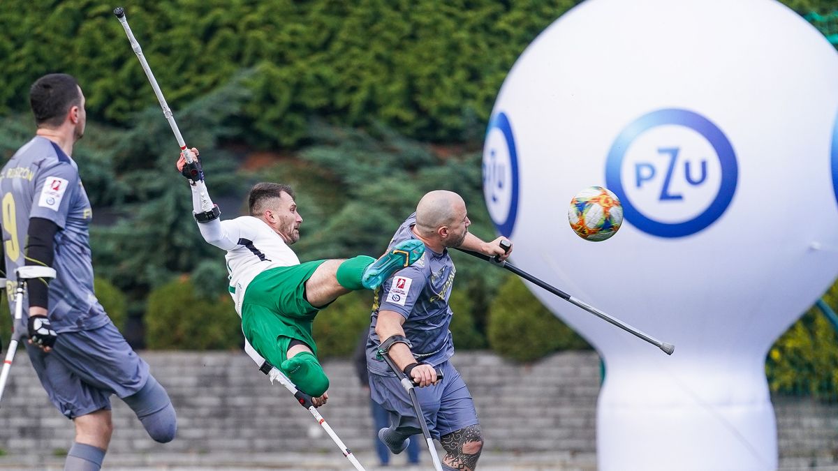 "Felébredtem, és eltűnt a lábam" - élete tragédiájáról beszélt a Puskás-díjas futballista