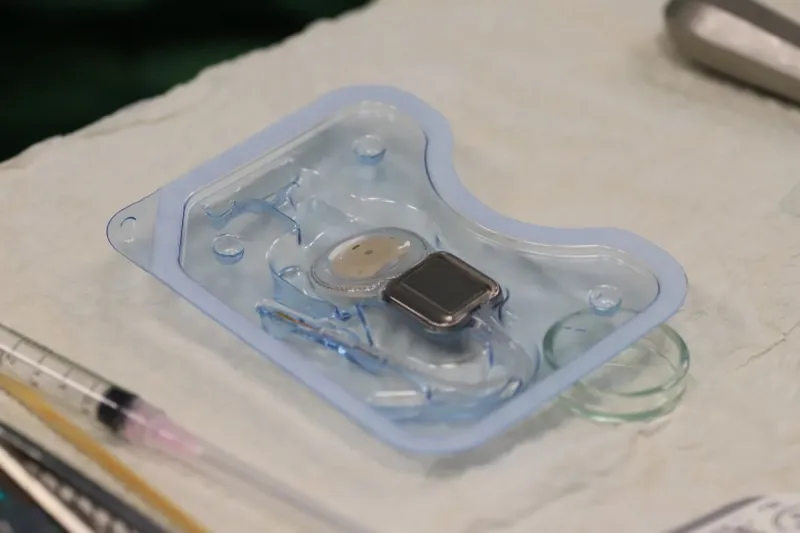 A Cochlear implantátuma, amit hallássérült betegeknek ültetnek be