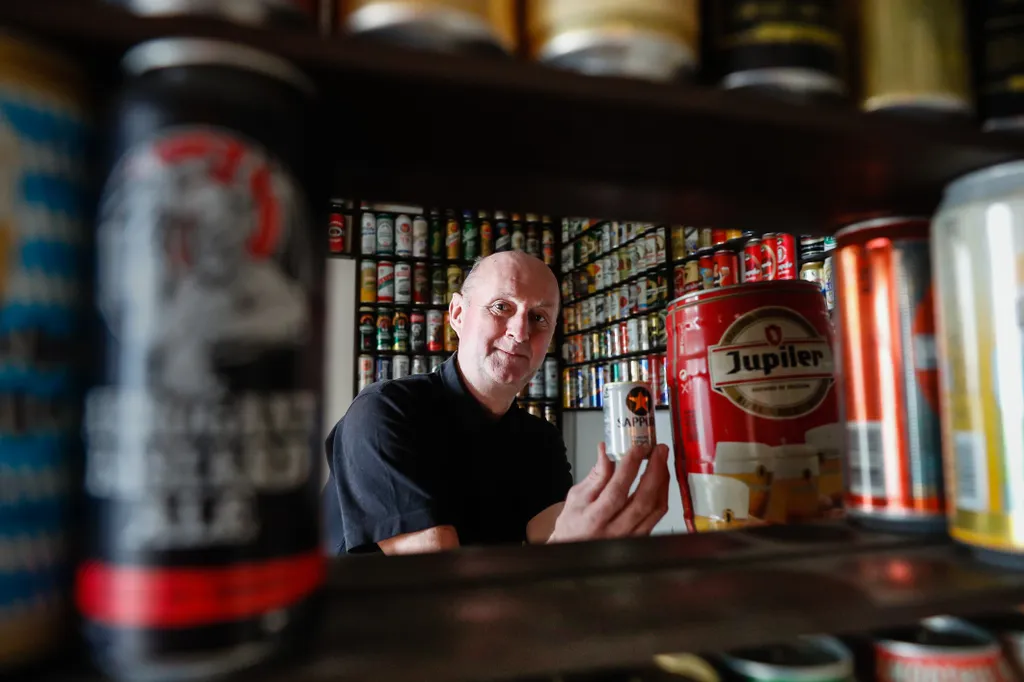 20230202 Körmend
Sávoly Zoltánnak 2100 sörös doboza van a negyedik emeleti lakásában

Fotó: Szendi Péter  SZP  Vas Népe  VN 

A képen: Sávoly Zoltán