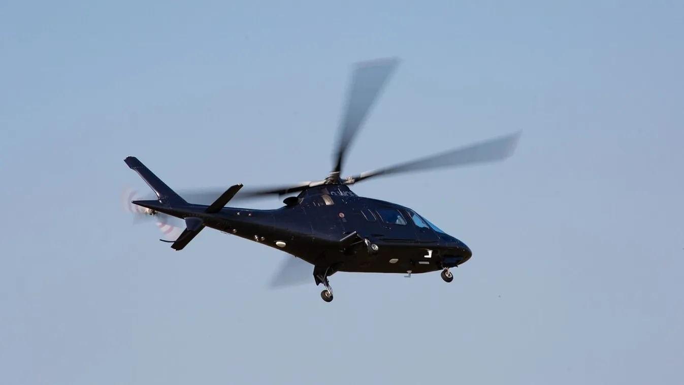 Lezuhant egy helikopter az M1-es autópálya mellett, Pátynál
