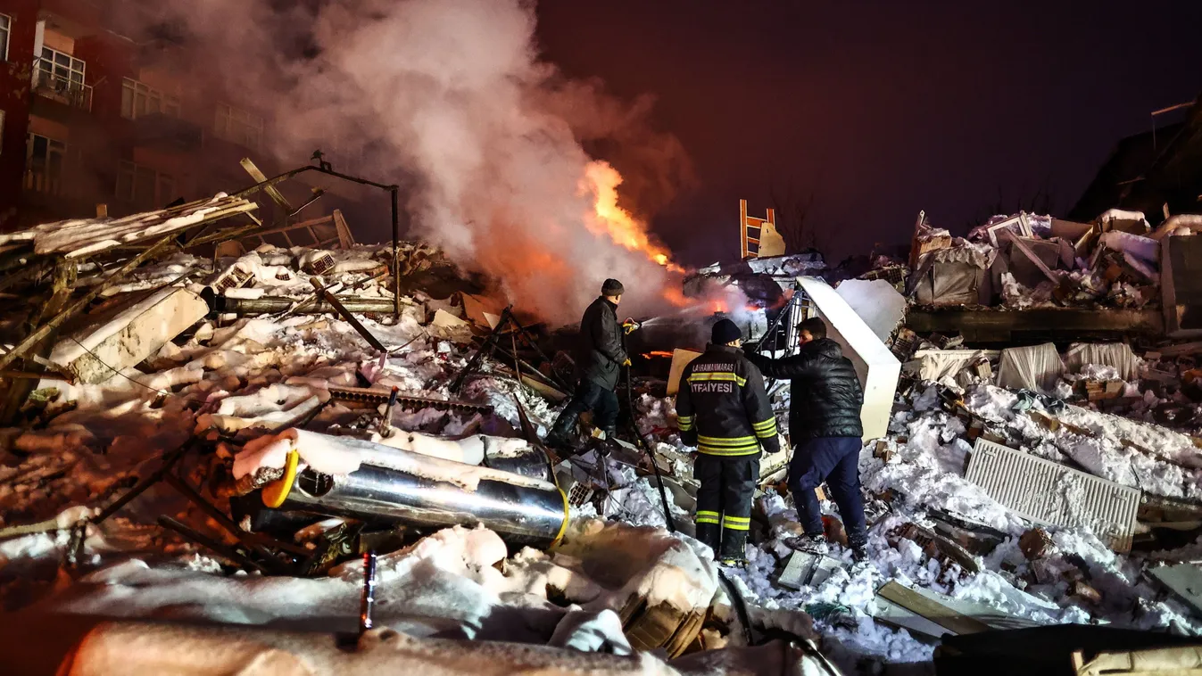 Így segítenek a magyar mentőcsapatok Törökországban