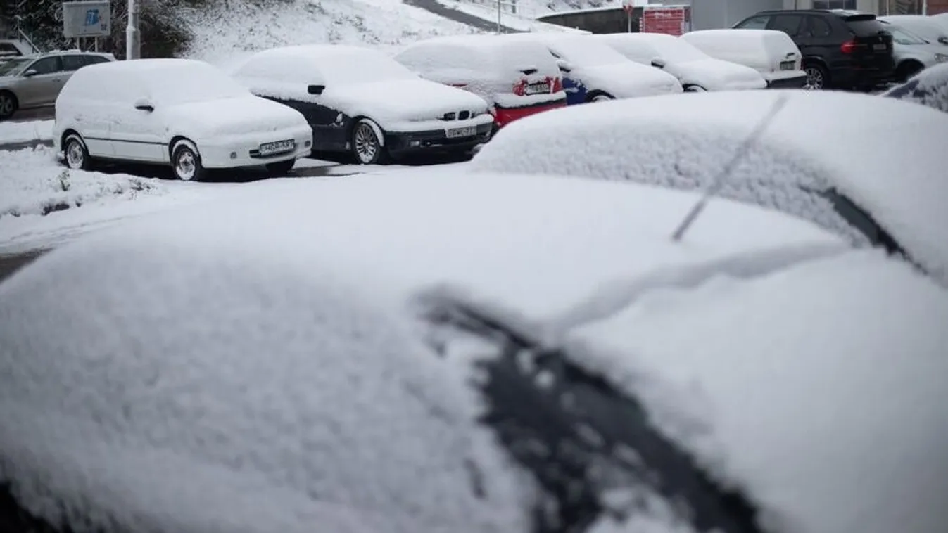 Végre megtörtént! Sűrű pelyhekben szakad a hó a fővárosban