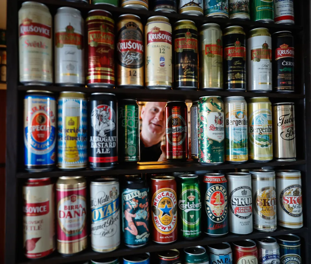 20230202 Körmend
Sávoly Zoltánnak 2100 sörös doboza van a negyedik emeleti lakásában

Fotó: Szendi Péter  SZP  Vas Népe  VN 

A képen: Sávoly Zoltán