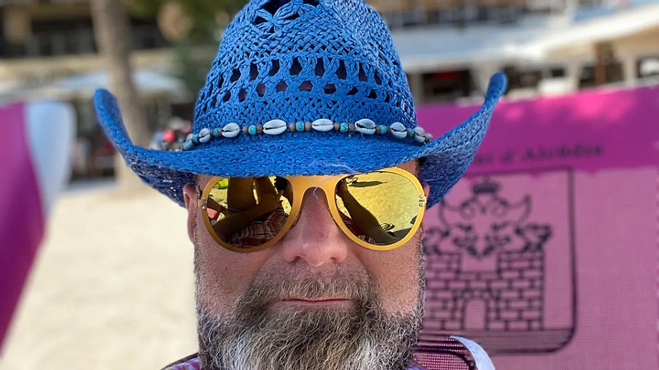 Húsvétig előzetesben maradhat a neves magyar divattervező