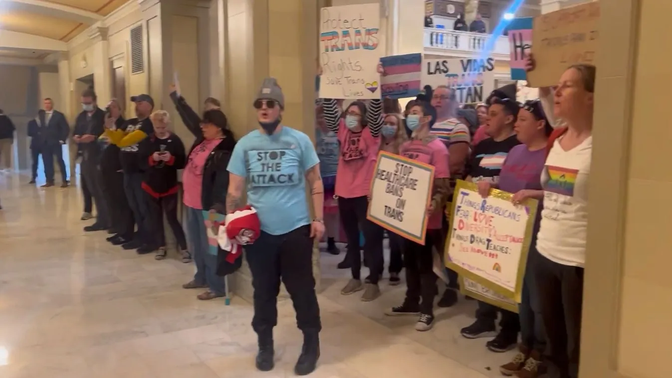 Egy képviselőházat ostromoltak meg LMBTQ-aktivisták