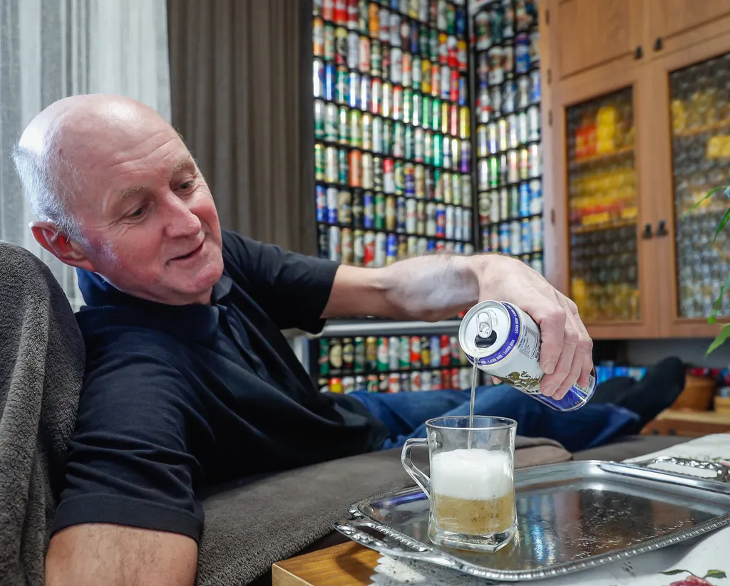 20230202 Körmend
Sávoly Zoltánnak 2100 sörös doboza van a negyedik emeleti lakásában

Fotó: Szendi Péter  SZP  Vas Népe  VN 

A képen: Sávoly Zoltán