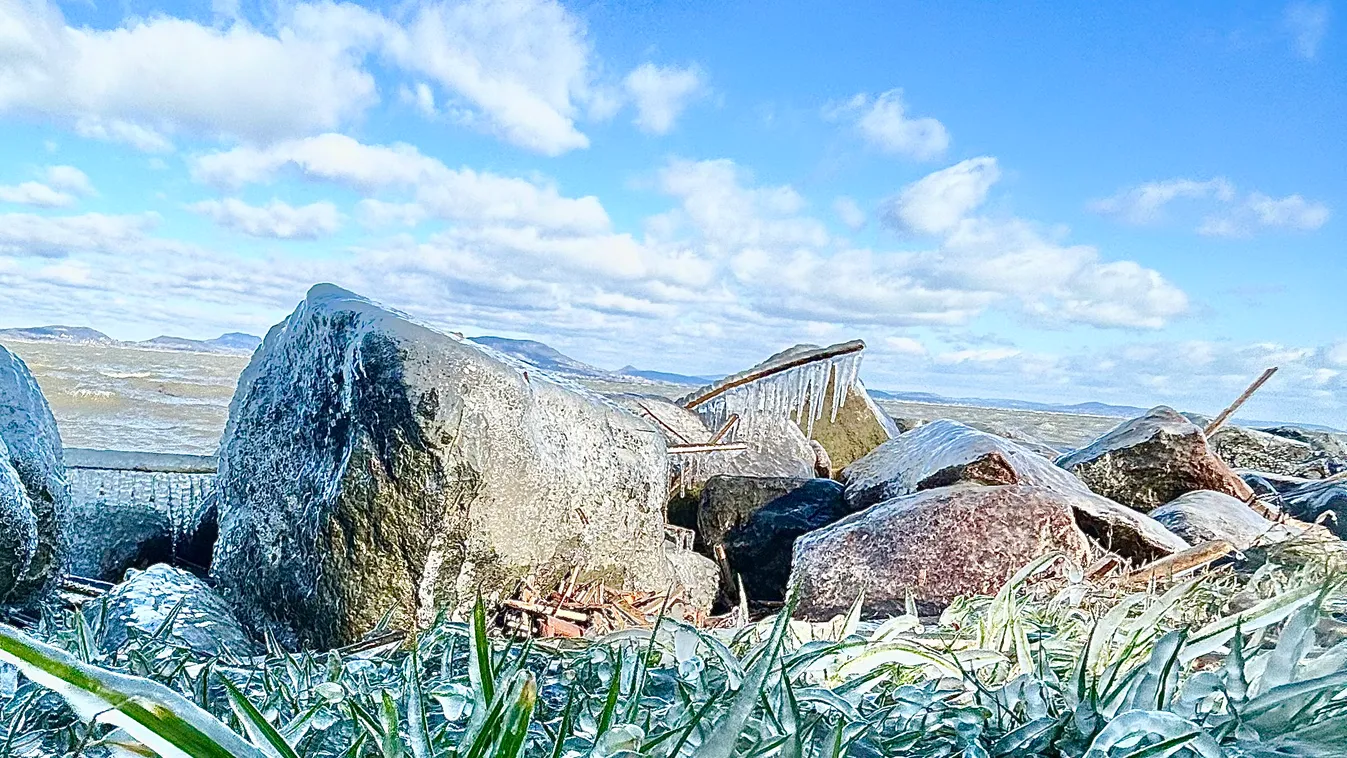 Elképesztő, hogy néz ki a Balaton: jeges csodavilág