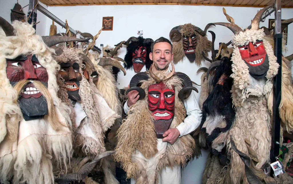 Baráth Gábor busómaszkokkal