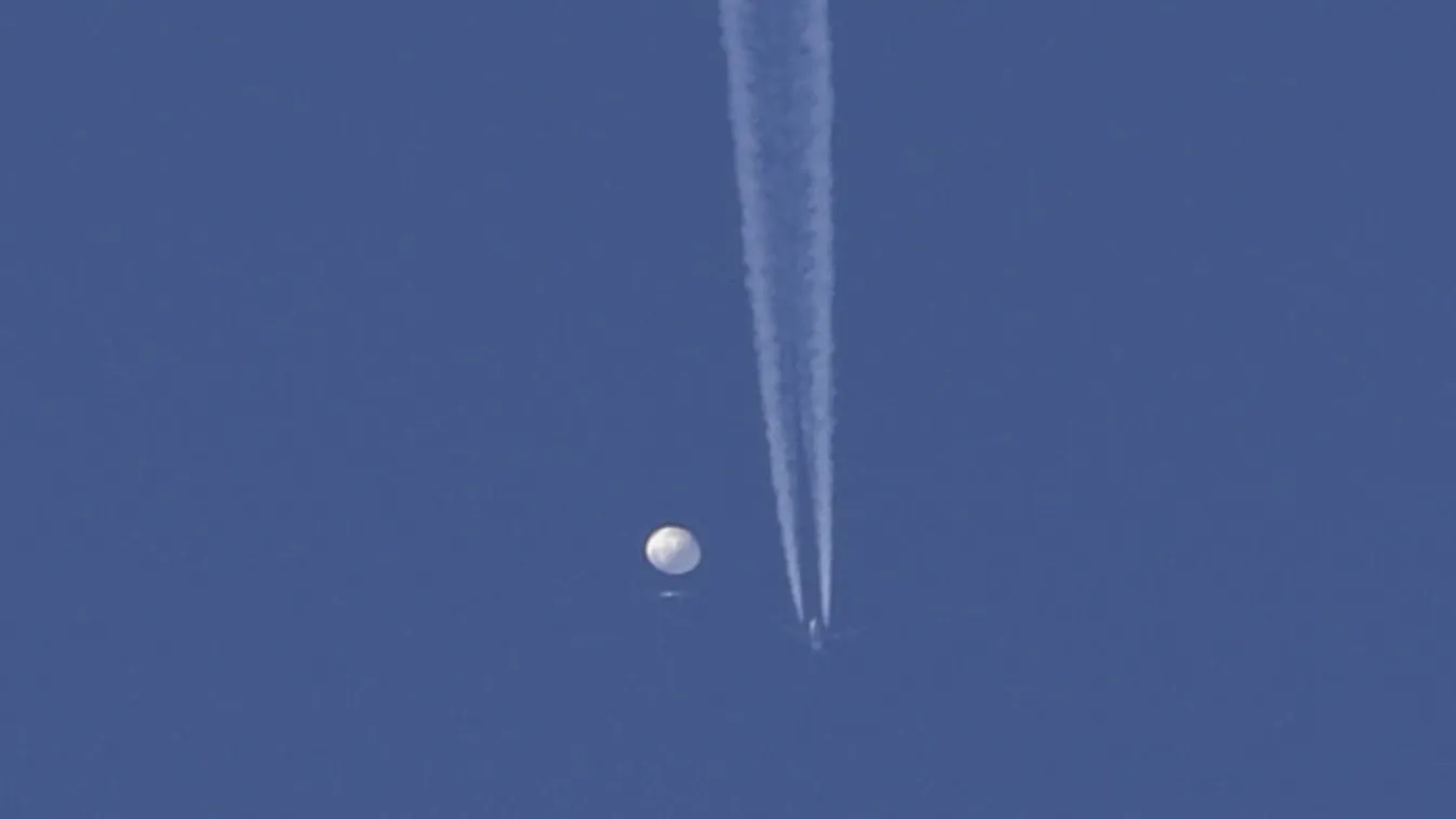 Lelőtték az amerikai légtérben felfedezett kínai léggömböt