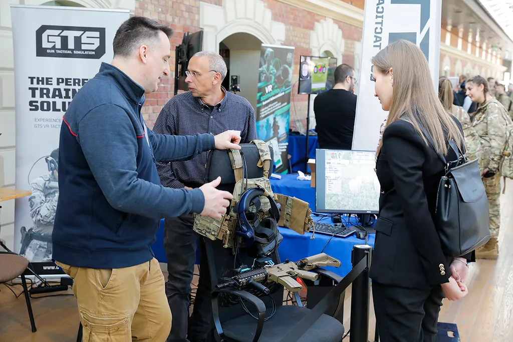 haditechnikai bemutató bálna