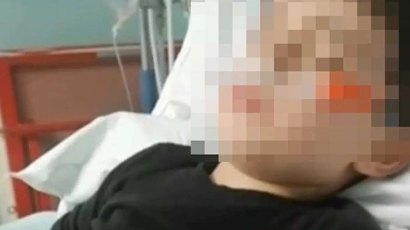 Így kínozza a súlyos betegség a kisfiút - videó